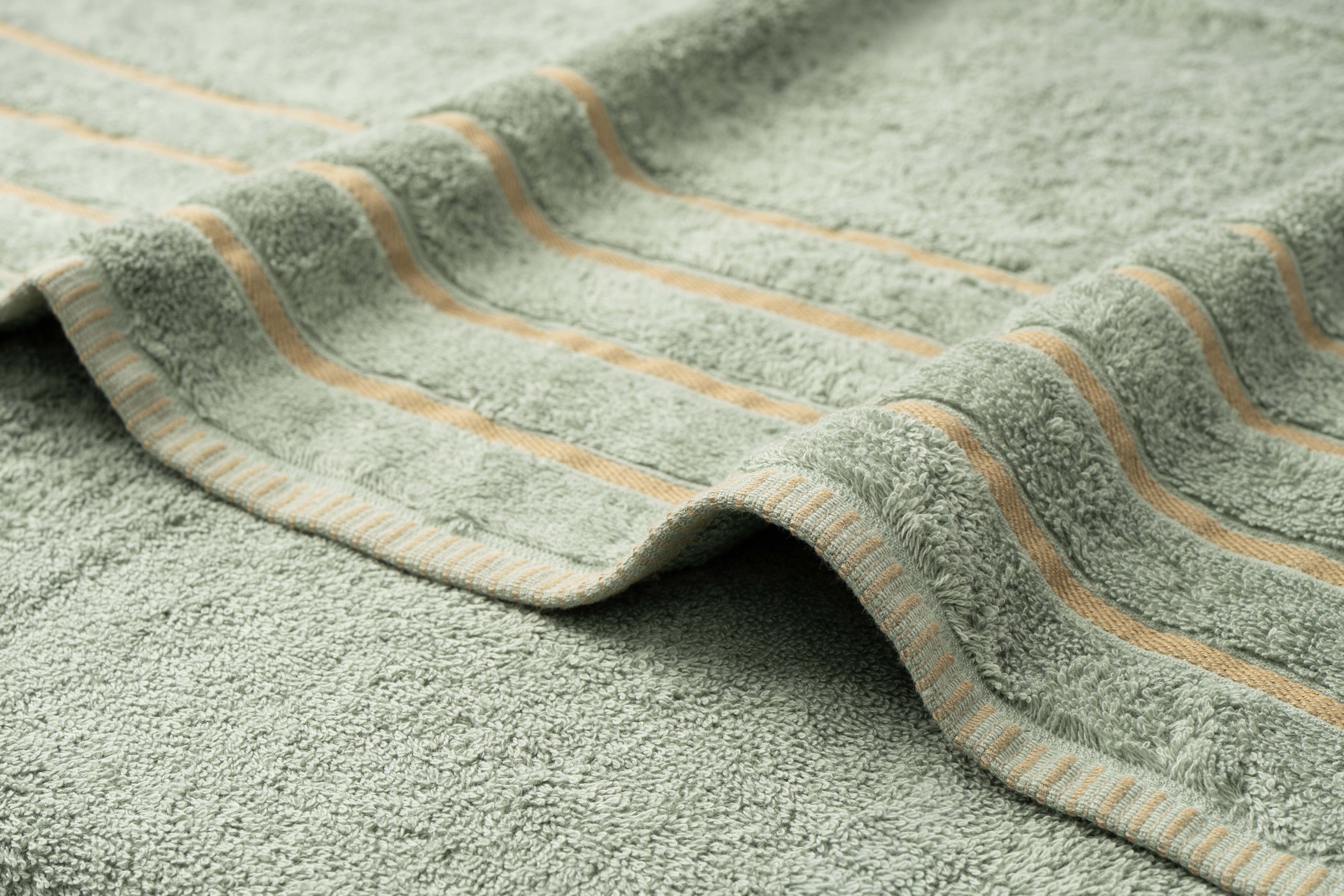 AKEMI Essentials Freshup Dry Tech Cotton Green Bath Towel - Image 2