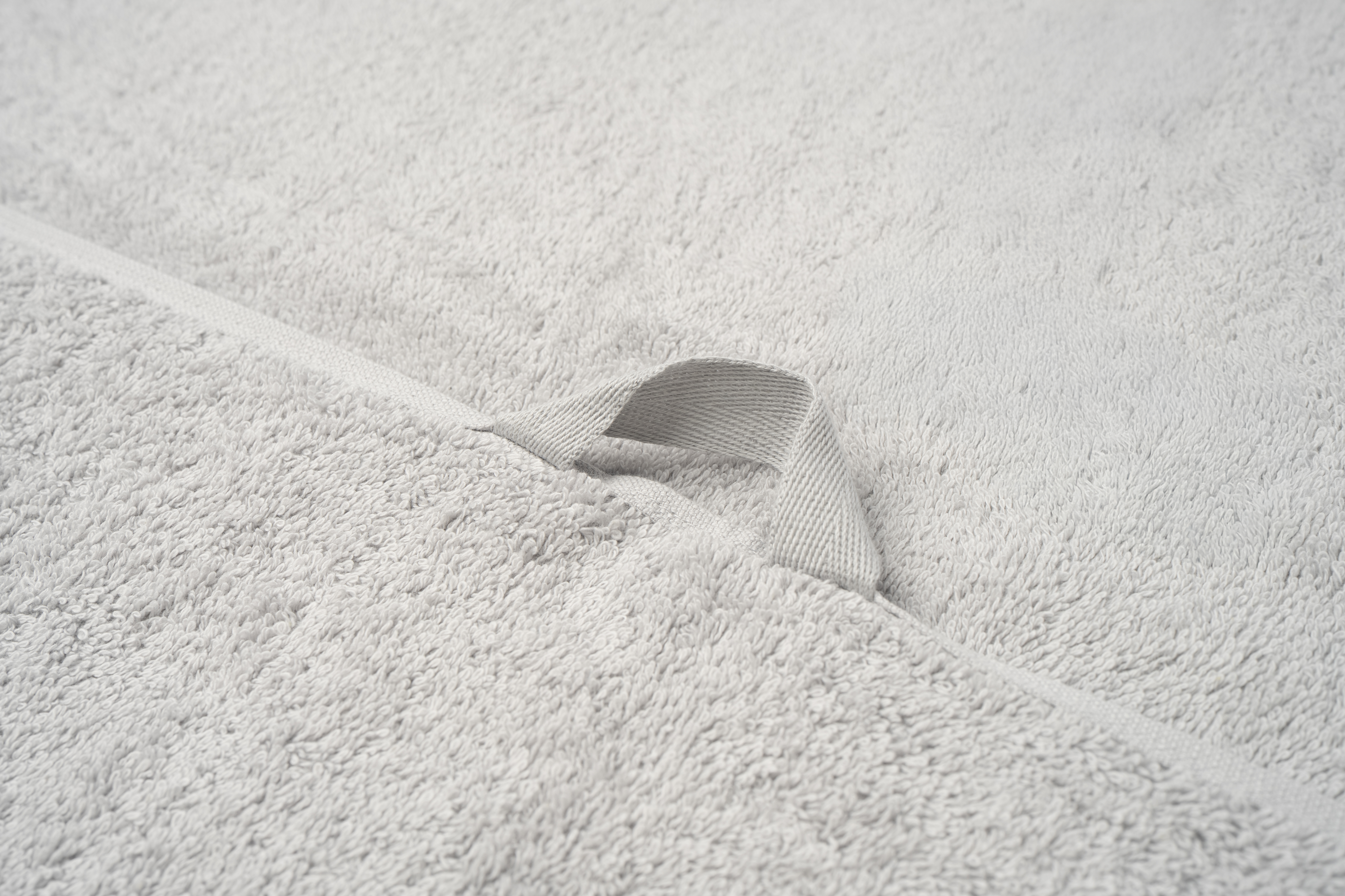 AKEMI Essentials Freshup Dry Tech Cotton Light Grey Bath Towel - Image 3