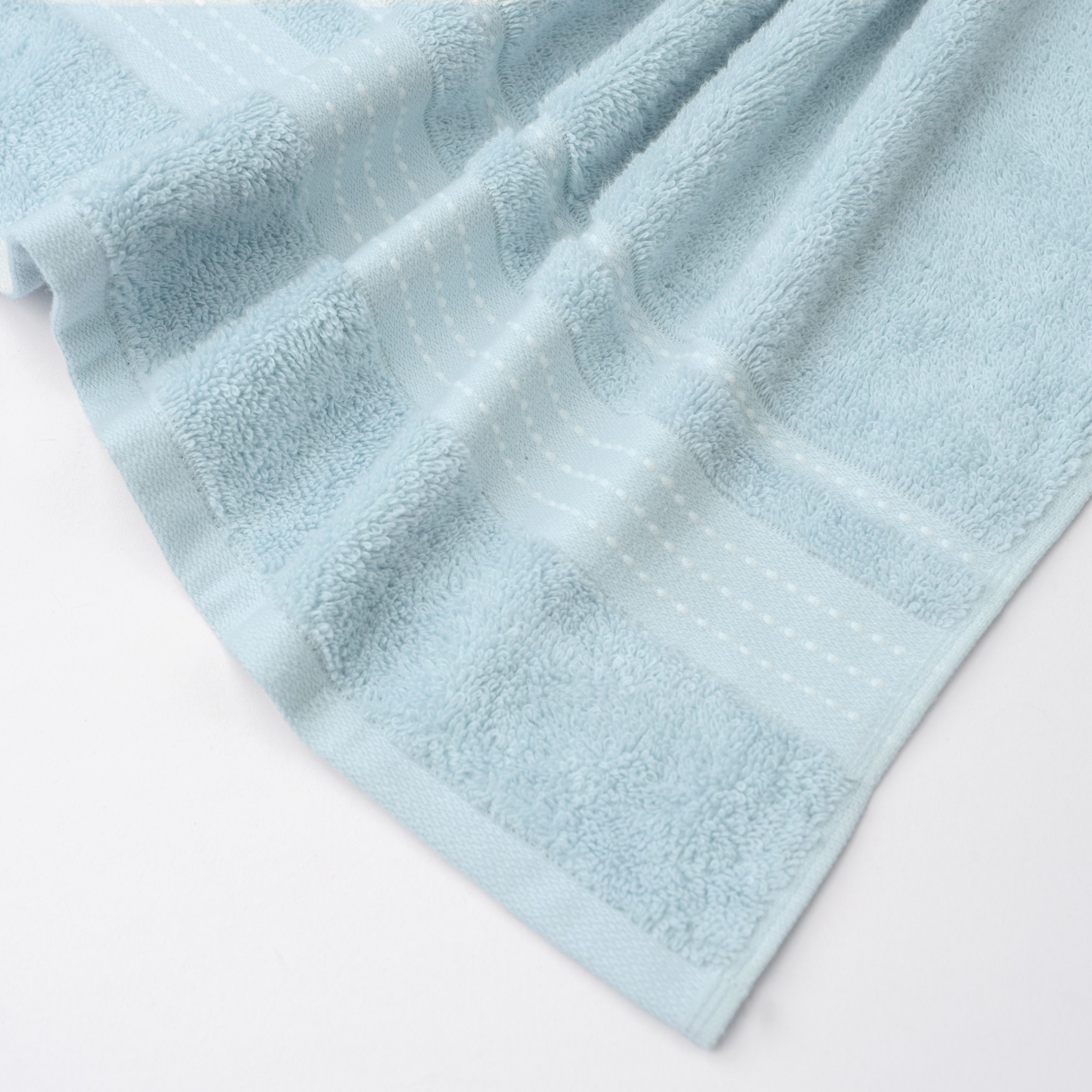 AKEMI Kids HeiQ Allergen Defence Cotton Bath Towel - Image 3