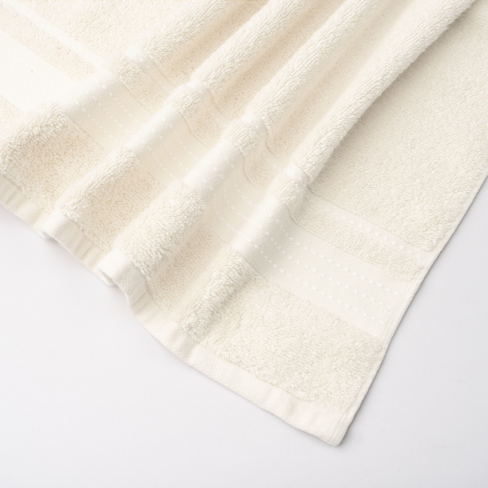 AKEMI Kids HeiQ Allergen Defence Cotton Bath Towel - Image 2